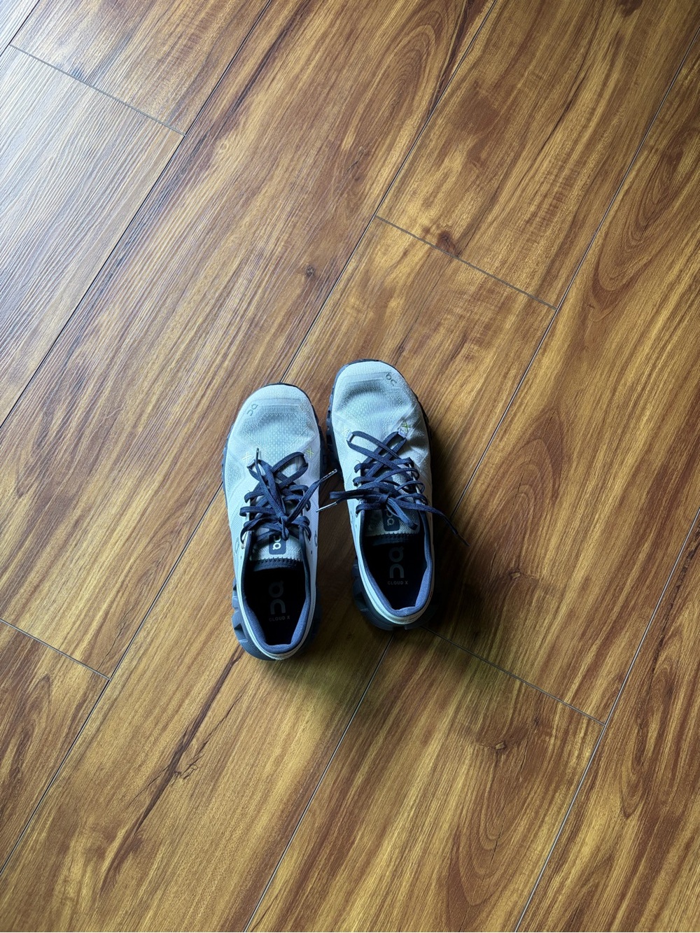 On Running Women’s Sneakers - Picture 3 of 10